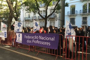 Acção de protesto dos professores do ensino artístico frente ao Ministério da Educação (imagem de arquivo)
