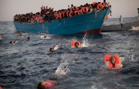 Guarda Costeira resgatou mais de 300 migrantes e levou-os de volta para a Líbia