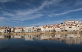 Coimbra acordou com protestos nas escolas devido à falta de auxiliares