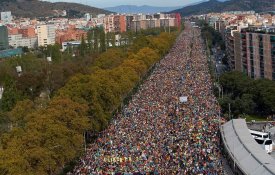 Marchas pela Liberdade inundam Barcelona em dia de greve geral