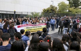  Luta contra despedimentos nas escolas «deu frutos»