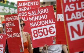 Economia «suporta e beneficia» com subida do SMN para 850 euros