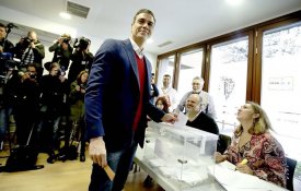 PSOE ganha eleições em Espanha, longe da maioria absoluta