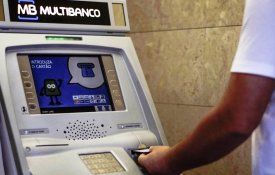 Cobrança de comissões sustenta banca