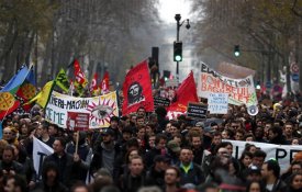 Sindicatos não dão tréguas a Macron e mantêm pressão contra a reforma das pensões