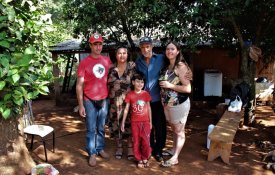 Camponeses sem-terra em vigília contra despejos no Paraná