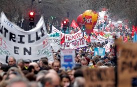Mais de 1,5 milhão nas ruas em protesto contra a reforma de Macron