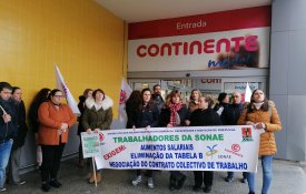 Protestos em supermercados exigem mais direitos laborais