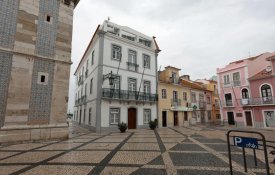 Freguesias exigem mais financiamento e reposição das extintas até 2021 