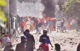  Violência instigada provoca pelo menos 23 mortos em Déli