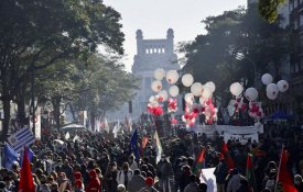 Uruguaios mobilizam-se em defesa da saúde, do trabalho e dos salários