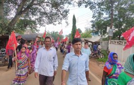  Comunistas indianos exigem medidas urgentes para defender o povo da miséria