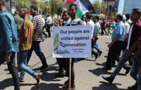 Milhares de palestinianos assinalaram o «Dia de Raiva» contra os planos anexionistas