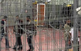 Mais de 20 presos palestinianos feridos em inspecções violentas na cadeia de Ofer