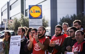 Trabalhadores do Lidl em greve uma hora por dia