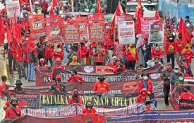 Trabalhadores indonésios prometem dar luta a nova legislação laboral