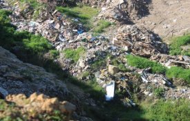 Marcha-lenta pelo encerramento do aterro de Sesimbra