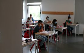  Estudantes debatem problemas nas escolas