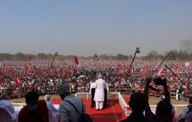 Mais de um milhão erguem «alternativa popular» num comício em Calcutá