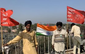  Agricultores indianos ocuparam auto-estrada no centésimo dia de protestos