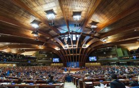 Intensificar a acção contra a violência e as discriminações