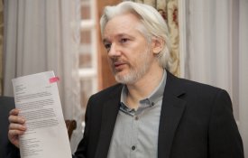  Suécia entrevistará Julian Assange na embaixada do Equador em Londres