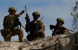 Para lidar com a China, Austrália reforça despesa militar e exercícios com EUA