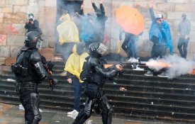 A Colômbia, premiada pela «democracia»