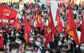 Ampla mobilização na Grécia às portas da greve geral