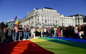 Hungria proíbe «promoção» da homossexualidade junto de menores
