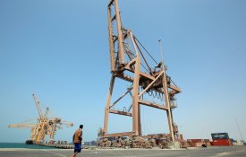 Empresa petrolífera condena «silêncio internacional» sobre o bloqueio ao Iémen