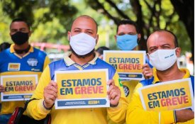 Trabalhadores dos Correios no Brasil em greve contra a privatização