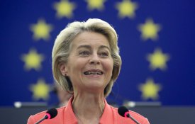  Mais de 800 funcionários da UE e diplomatas criticam apoio de von der Leyen a Israel