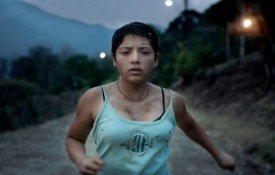 O risco de ser mulher em «Noche de fuego», filme mexicano de Tatiana Huezo