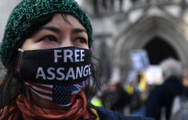  Deputados no Parlamento Europeu apelam à libertação imediata de Assange