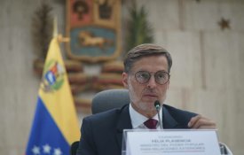 UE insiste em política «errática» e Washington em «velhas estratégias» na Venezuela
