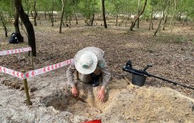  Autoridades vietnamitas continuam a detonar explosivos norte-americanos