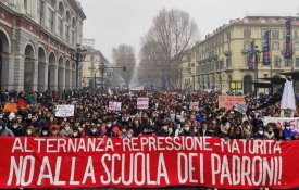 Estudantes italianos exigem melhor educação e fim do trabalho precário