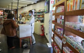Distribuição farmacêutica aceita aumentar salários, sem cortar direitos