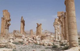 Arqueólogos dão início à difícil tarefa de restaurar Palmira