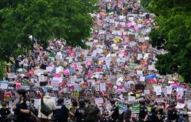 «O meu corpo, a minha decisão»: milhares nas ruas pelo direito ao aborto nos EUA