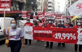 Com salários congelados, funcionários públicos brasileiros lutam por negociação