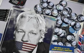 Amnistia denuncia a extradição de Assange