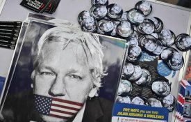  Amnistia denuncia a extradição de Assange