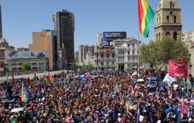 Enorme demonstração de apoio popular ao governo boliviano