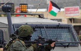 Forças israelitas matam um palestiniano e ferem seis a tiro em Belém