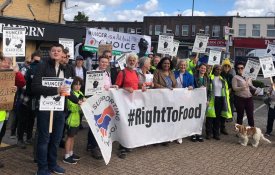 Reino Unido: jovens em idade escolar partilham refeições para escapar à fome