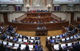 De manhã houve um despejo em Lisboa, à tarde o PS insistiu na receita da desgraça