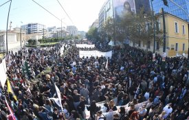 Grécia: milhares de trabalhadores nas ruas contra os «abutres modernos»