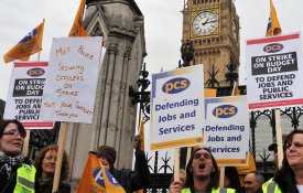 Funcionários públicos no Reino Unido decidem avançar para a greve